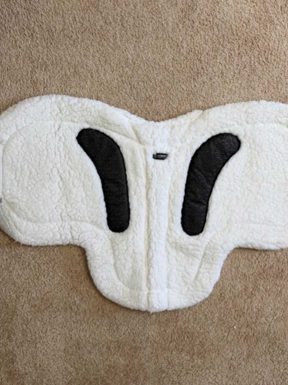 White EquiFit Essential Hunter Pad in size 17-17.5"